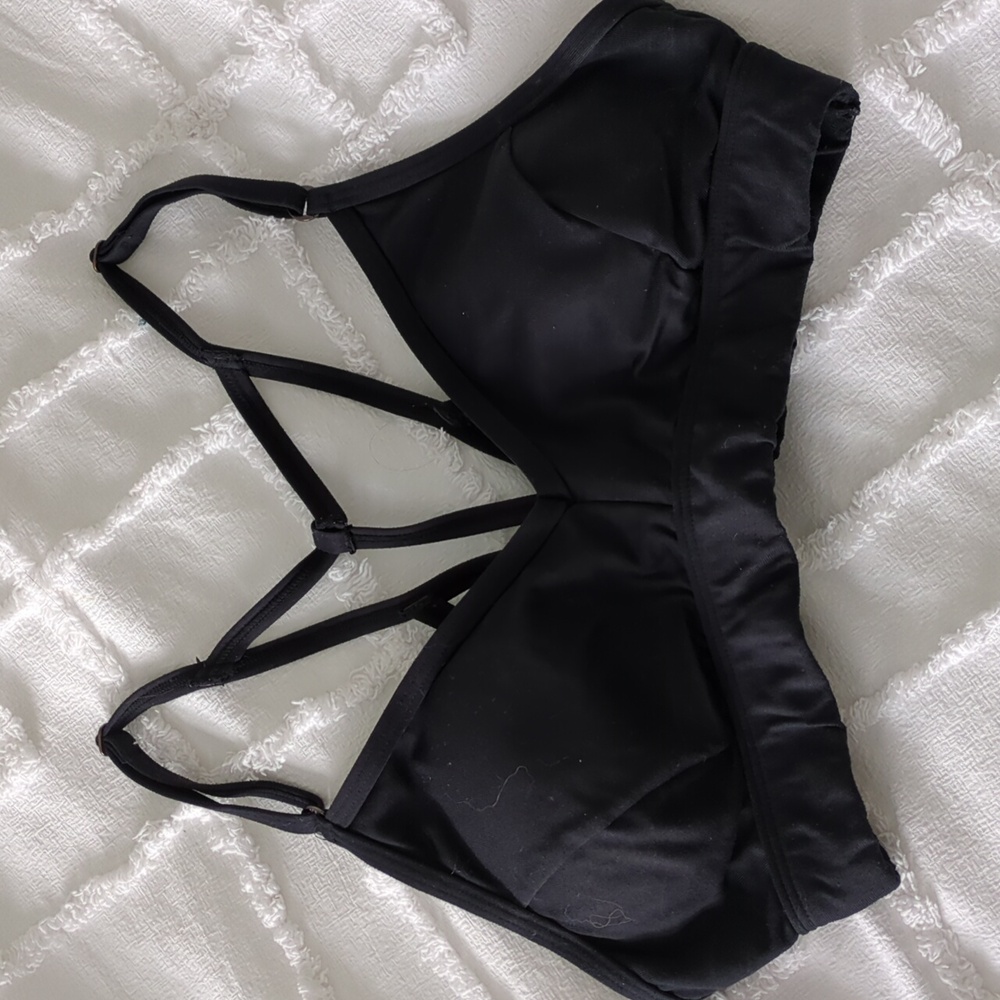 Lolë medium sports bra
